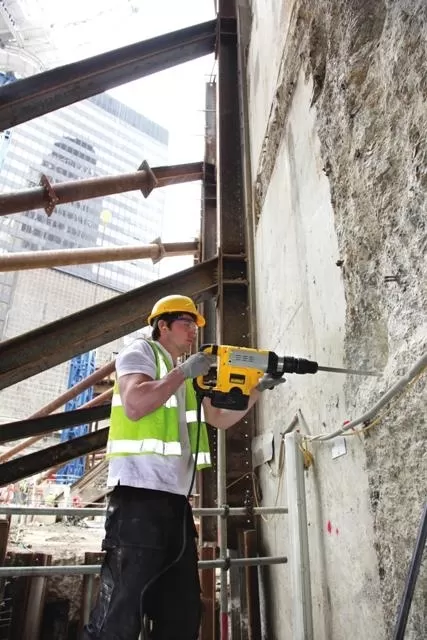 Trapano Demolitore Elettropneumatico Dewalt D25711k